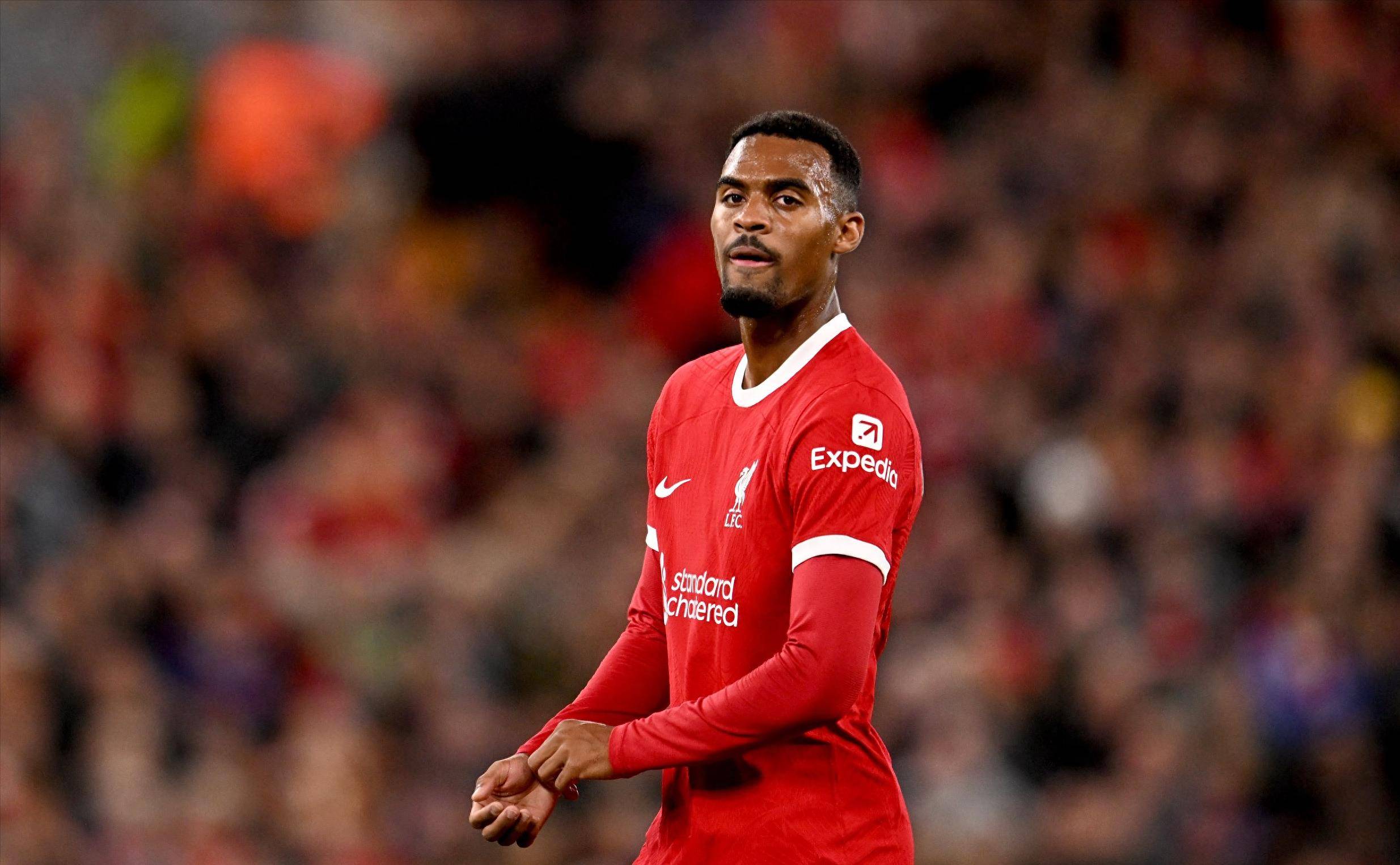 斯帕莱蒂与孔蒂的意甲逆转：那不勒斯击败尤文图斯，迎接新时代（意甲风云再起：斯帕莱蒂与孔蒂的对决，那不勒斯击退尤文迎来新纪元）