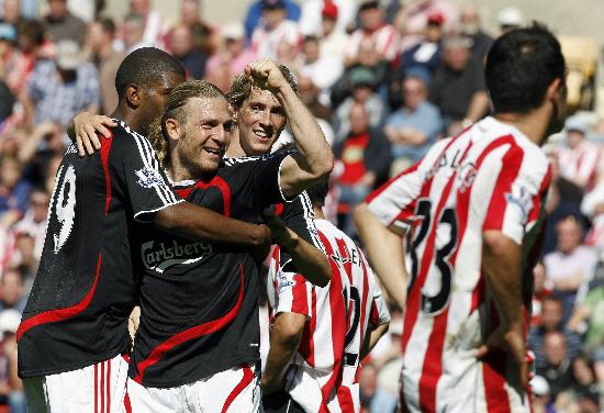 场边教练的表情太真实