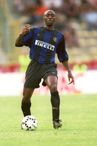 巴媒：小罗比尼奥解约金高达5000万欧，桑托斯对其低调保护