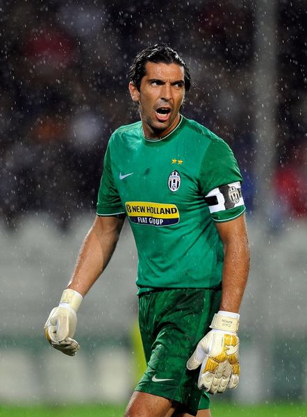 曼联客战狼队首发：库尼亚领衔战旧主、姆伯莫、B费先发