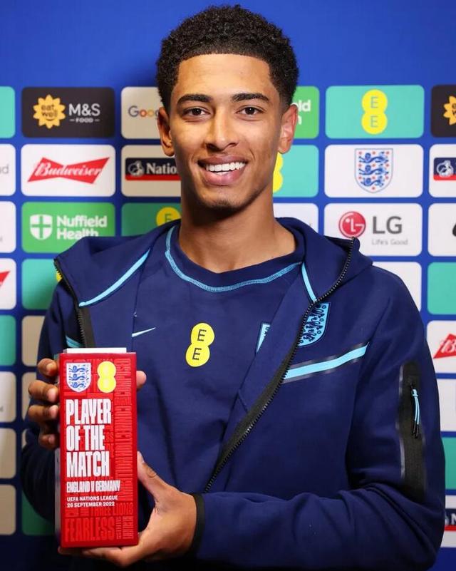 足球转会市场最新动态及趋势