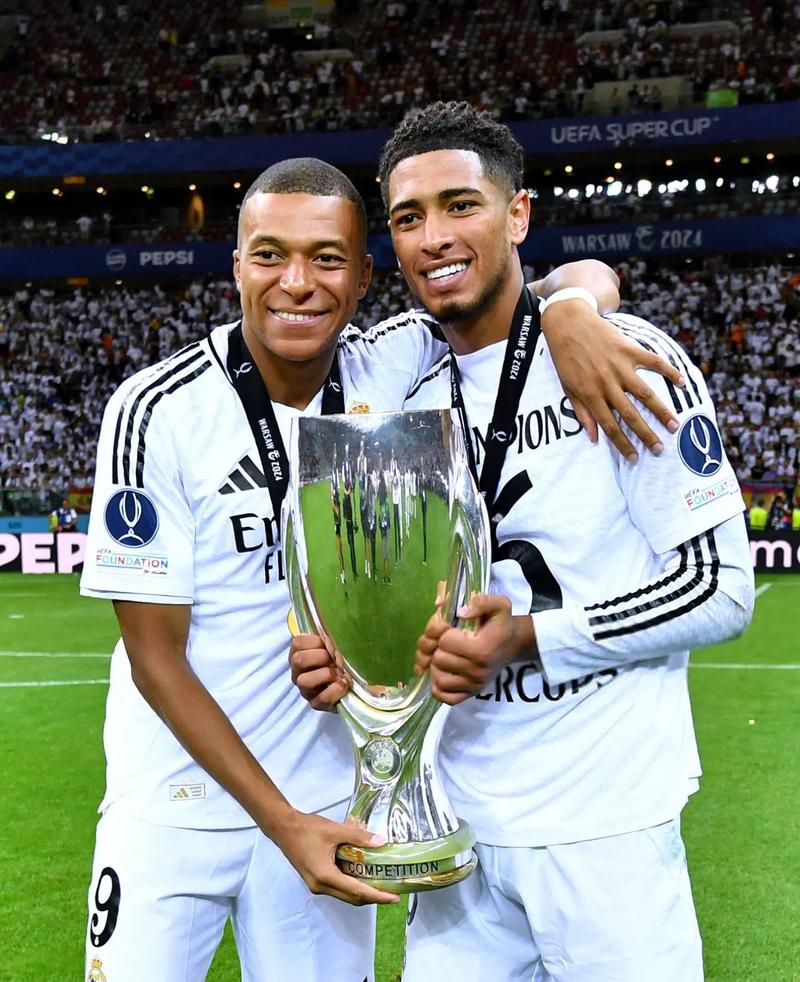 中超比赛回放：上海海港2-0战胜广州队,