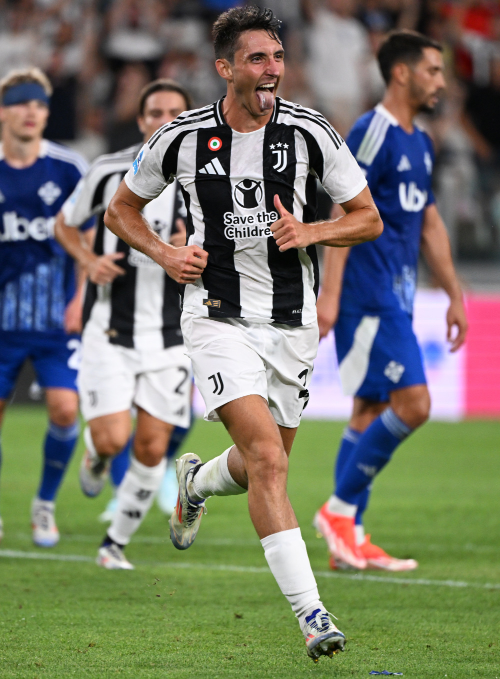 英媒：罗克回归巴甲后浴火重生，曼联盼补强锋线已对他关注