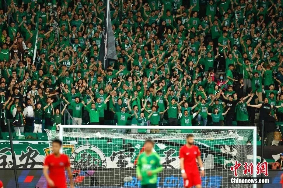 弗洛伦蒂诺指责特瓦斯加入足协董事会，但其本人亦曾加入数年（弗洛伦蒂诺抨击特瓦斯入足协董事会，自己此前亦在任数年）