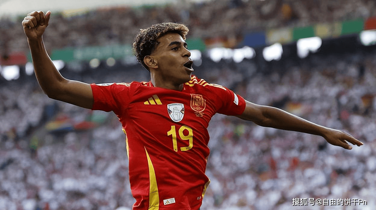 阿什拉夫现身训练场急速狂奔，今夜小组赛次轮有望复出（阿什拉夫训练场飞驰备战，或于今夜小组赛第二轮复出）