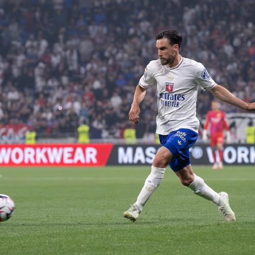 国足FIFA最佳球员选票：邵佳一首选登贝莱，张玉宁首选姆巴佩（国足FIFA年度最佳投票出炉：邵佳一首选登贝莱，张玉宁首选姆巴佩）