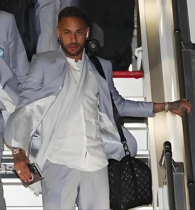 斯卢茨基：这是于汉超生涯最后一场比赛，明年加入申花教练组